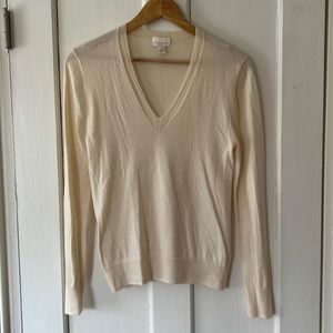 Featherweight cashmere v-neck